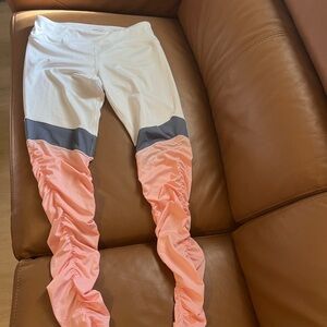 WOMENS VELVET ROSE RUCHED WHITE PINK & GRAY LEGGINGS NEVER WORN SIZE L